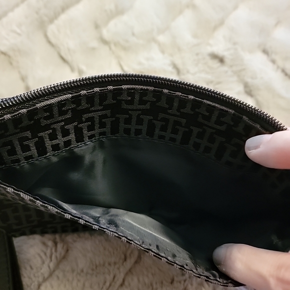 Tommy Hilfiger Black Logo Wristlet Wallet - Picture 5 of 8